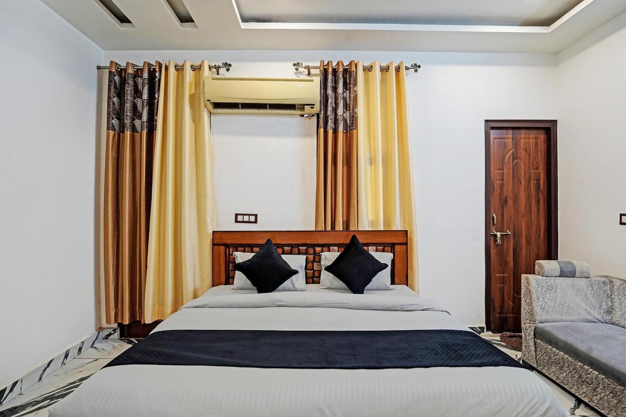 Play- Platinum Sector144 Couple Friendly Hotel Noida Exterior photo