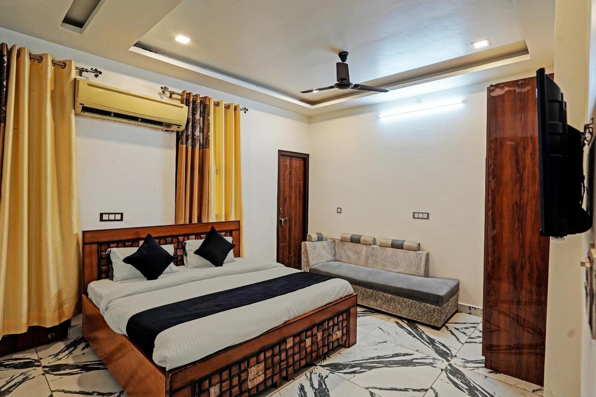 Play- Platinum Sector144 Couple Friendly Hotel Noida Exterior photo